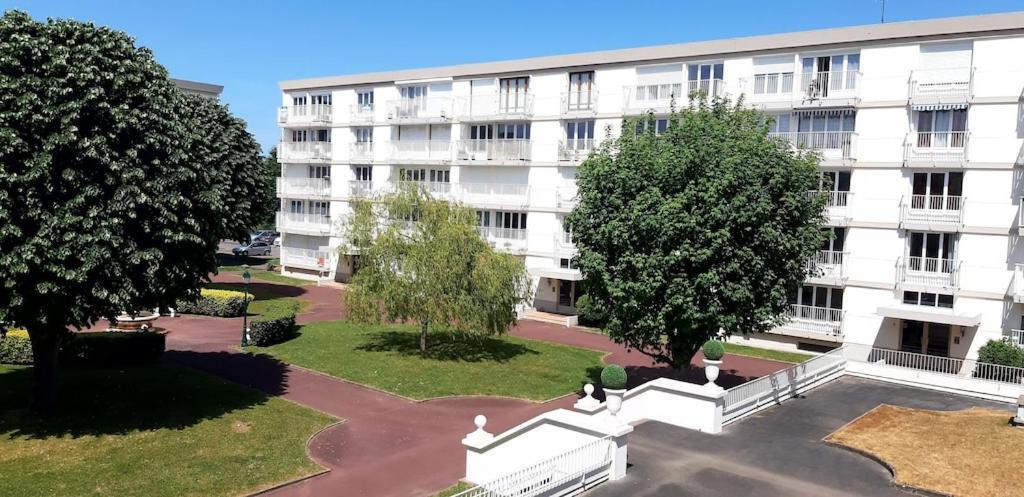 Appartement Lumineux Idealement Situe A Proximite De Musees Equipements Sportifs Salle De Spectacle Commerces Caen Eksteriør billede